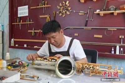 当西洋乐器遇到中国乡村 指尖上的“乐器维修师”与乡村振兴的和鸣